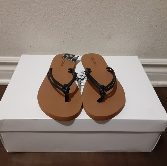 Volcom - Picture 2 of 3